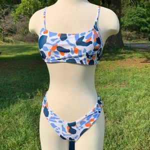 NWOT Abstract Print Bikini Set Swimsuit Size Medium